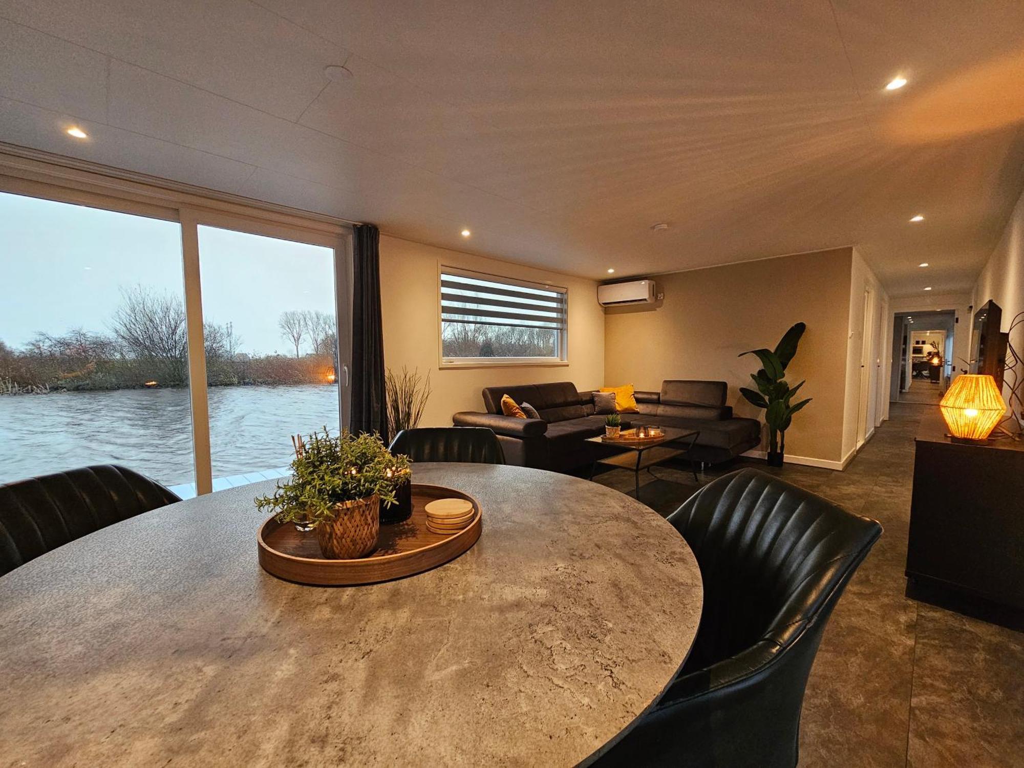 Luxe Woonboot In De Natuur Evt Met Console Bootje! Leeuwarden Eksteriør billede